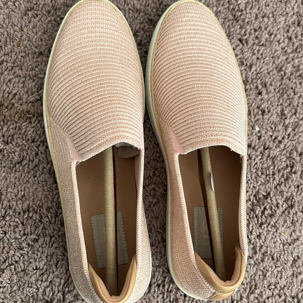 Size 9.5 pink Ugg shoes